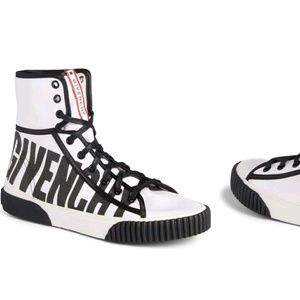 Meet your Posher, Jennique